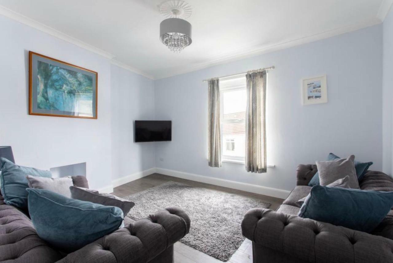 Beautiful Two Bed Mumbles Flat - With Parking Space Exterior photo